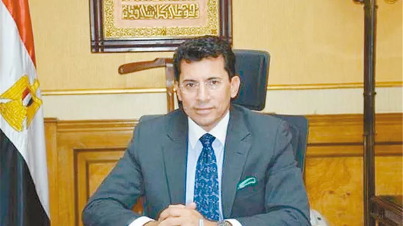 الأحمر يستنجد بوزير الرياضة واللجنة الاولمبية لتأجيل القمة 