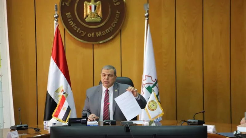 سعفان: وضع حلول عاجلة لتطوير فروع الجامعة العمالية بالمحافظات