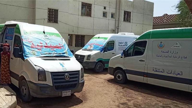 صحة المنيا: فحص وعلاج 1344 مريضاً فى قافلة بالاسماعيلية