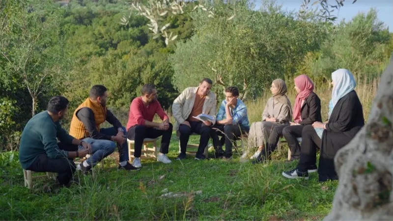 د. عمرو خالد: لو كل الدنيا قفلت فى وجهك.. 