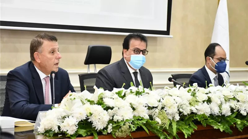 عبد الغفار يوجه برفع درجة الاستعداد القصوى بمستشفيات العزل الجامعية