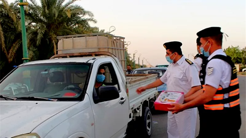 ٢٠٠ وجبة افطار وامساكيات من المرور للمسافرين على طريق الواحات