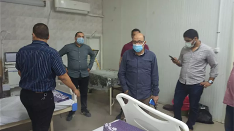 وكيل الصحة بأسيوط يفاجئ المستشفيات ليلا ويتابع حالات المرضي