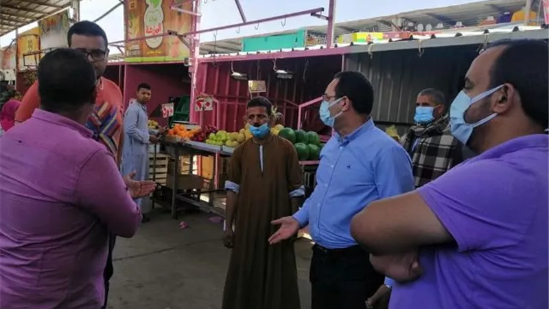 رئيس جهاز الشروق يحذر تجار السلع الغذائية فى المدينة بعقوبات رادعة.. تعرف على الأسباب بالصور