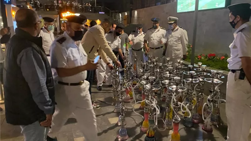 جهاز مدينة 6 أكتوبر يشُن حملة لإزالة التعديات والإشغالات .. صور