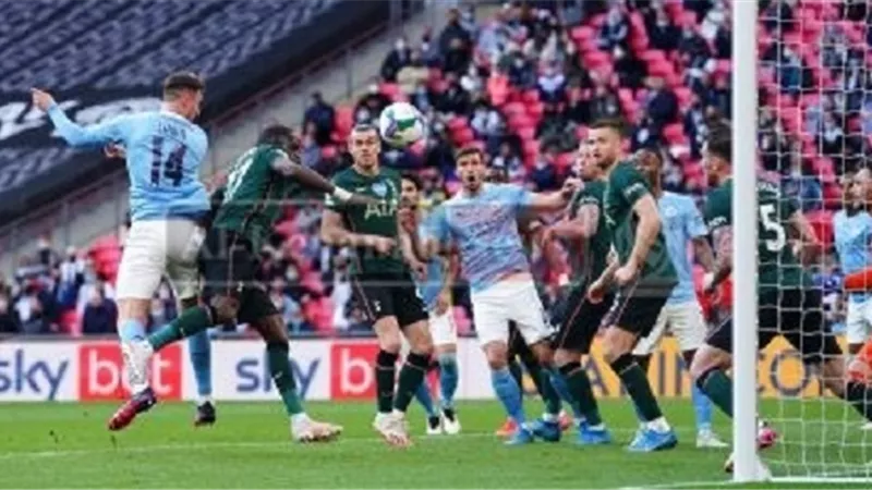 مانشستر سيتى يتوج بكأس رابطة الأندية الإنجليزية بعد الفوز على توتنهام