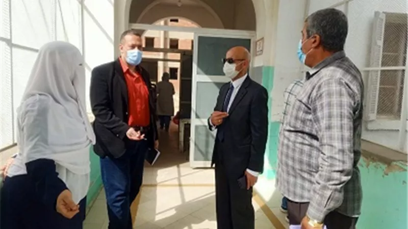 وكيل وزارة الصحة يتفقد سير العمل بمستشفيات حميات فاقوس والنموذجى ويتابع أعمال التطوير به