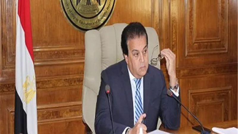 هل ستلجأ الجامعات إلى «الأبحاث» بعد تزايد إصابات كورونا ؟ التعليم العالي تجيب.. فيديو