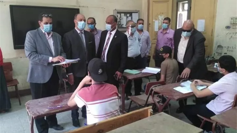 الفقى وأبوزيد يتفقدان لجان امتحانات الصف الأول والثاني الثانوي العام بسوهاج