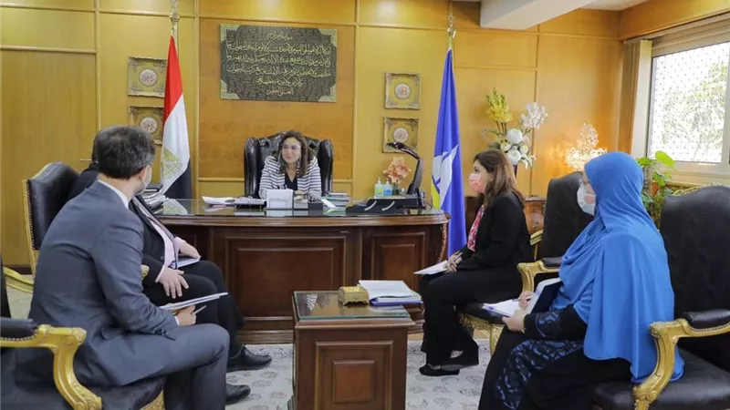 محافظ دمياط تلتقى بوفد منظمة العمل الدولية لبحث آليات إستئناف مشروع 