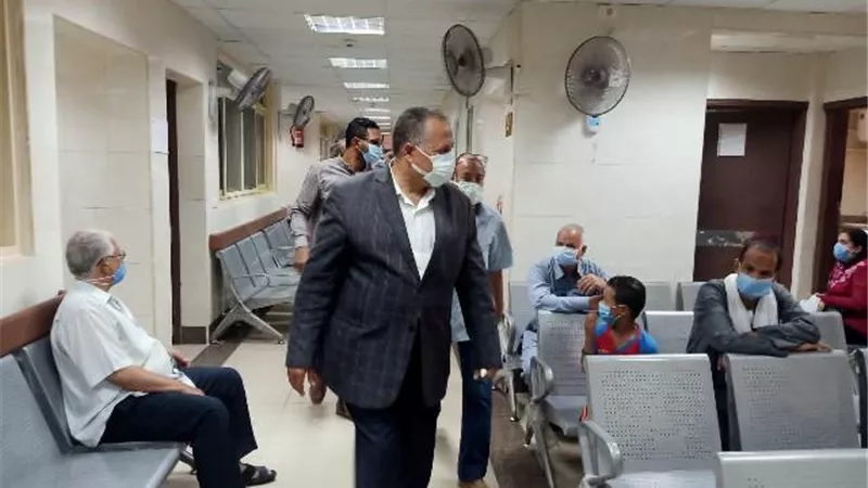 محافظ أسيوط: استمرار حملات تطهير وتعقيم المنشأت الخدمية والحيوية