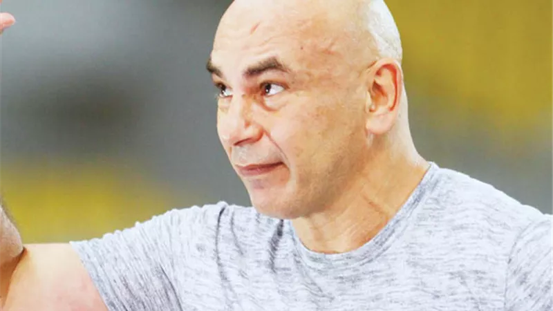 جماهير الاتحاد تنقلب علي حسام حسن