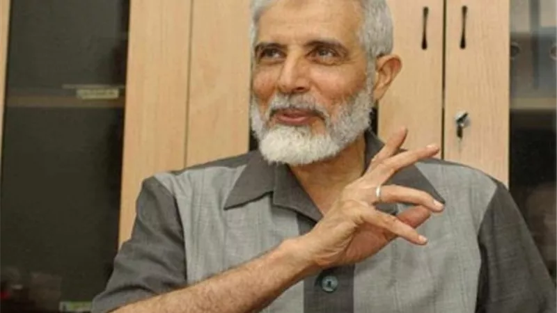 إدراج محمود عزت وآخرين من قيادات الإخوان على قوائم الإرهاب