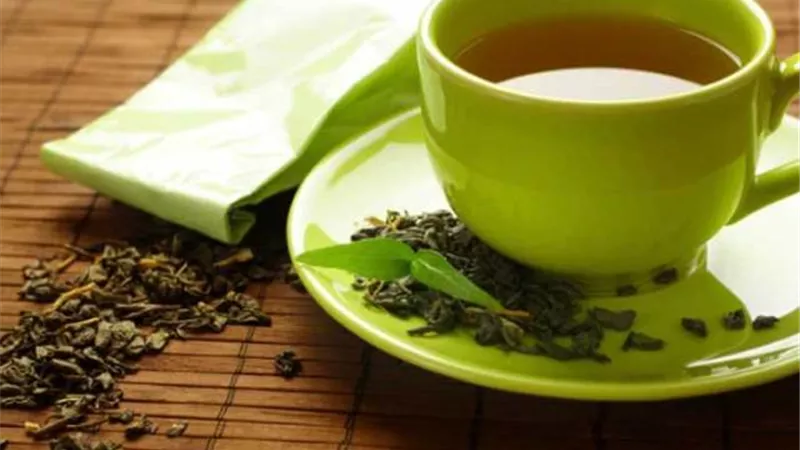 الشاى الأخضر.. علاج سحرى لهذا المرض
