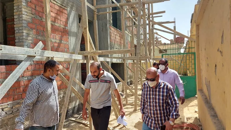 رئيس مركز إسنا جنوب الأقصر يتفقد المشروعات التنموية بقرى الكيمان