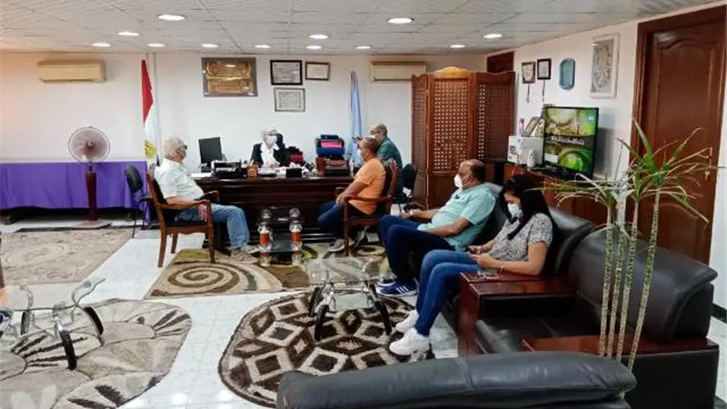 بالجهود الذاتية تطوير مدخل المدينة الجنوبي وإنشاء مظلات لمستشفى سفاجا