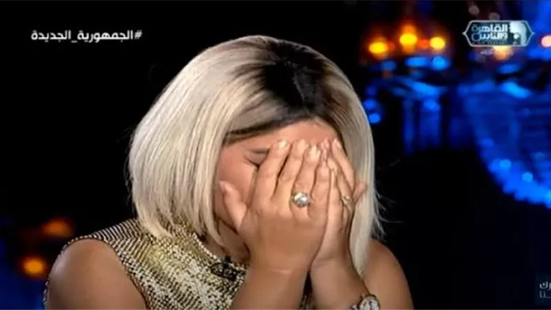 ايناس الدغيدى تتسبب فى بكاء بوسي شلبى على الهواء