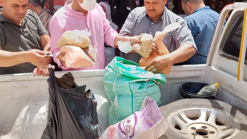 فى حملة تفتيشية تحرير 21 محضر مخالفة وإعدام 200 كجم منتجات عطارة منتهية الصلاحية بالباجور