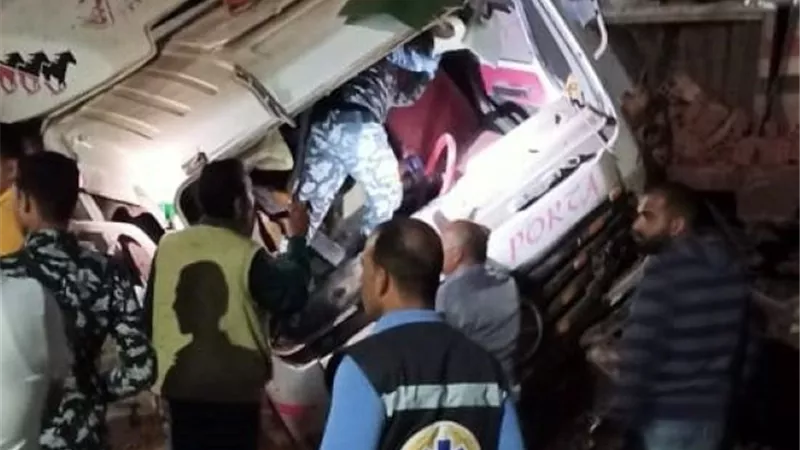 مصرع وإصابة 3 فى حادث تصادم قطار ركاب بسيارة نقل فى السويس