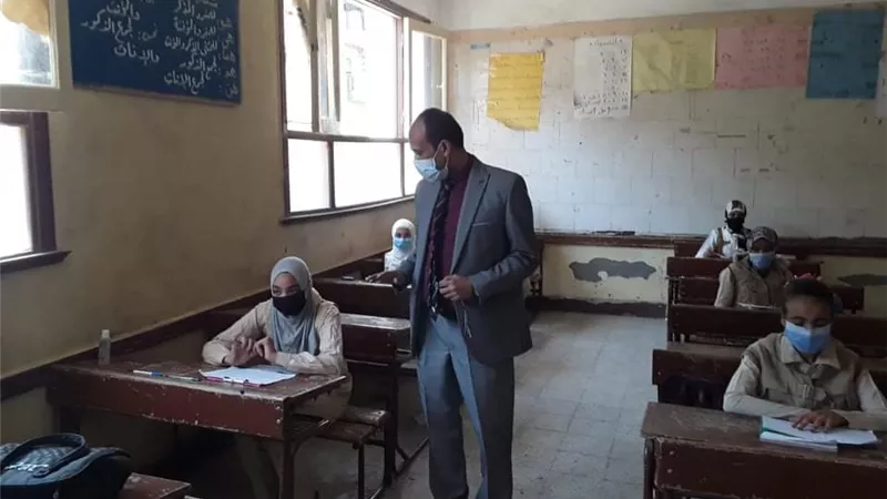 مدير عام ادارة قنا التعليمية يتابع امتحانات شهر ابريل