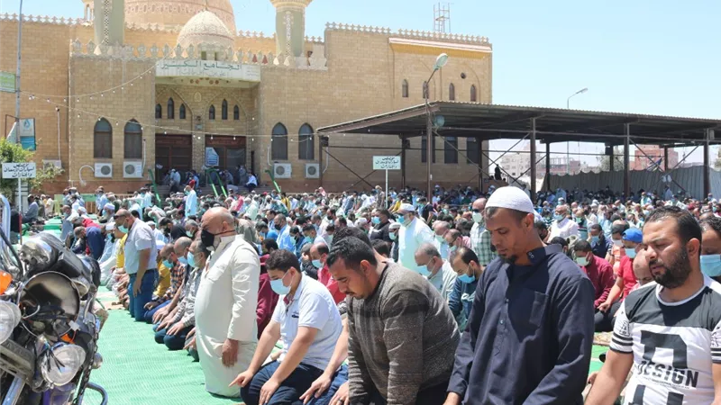 أهالي السويس يشيعون جنازة الشيخ حافظ سلامة قائد المقاومة الشعبية بحرب أكتوبر