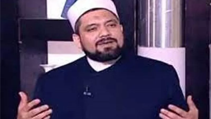 لدي أرض أريد التبرع بها وعندى أولاد لا أريد أنا أترك لهم شيئاً بعد مماتي.. فهل هذا حرام شرعاً؟