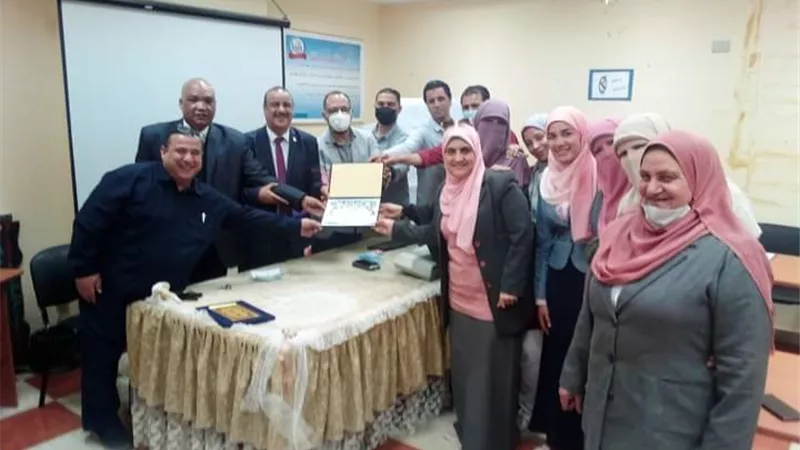 تعليم مطروح تكرم مدربي التنمية المهنية لمعلمي الصفوف