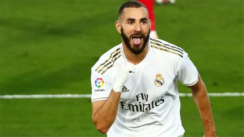 بنزيما يقود هجوم ريال مدريد أمام تشيلسي بدورى أبطال أوروبا