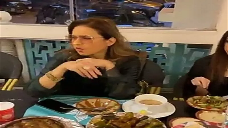 شاهد.. نجوم ١٠٠ وش في إفطار بمطعم مصطفى درويش