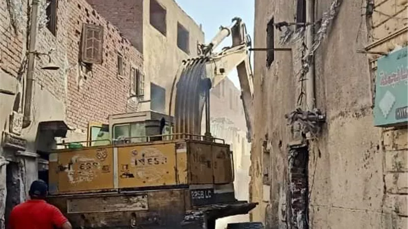 استكمال اعمال الازالة بمنطقة بطن البقرة وتسكين ٢٧ اسرة بوحدات مجهزة بالاسمرات