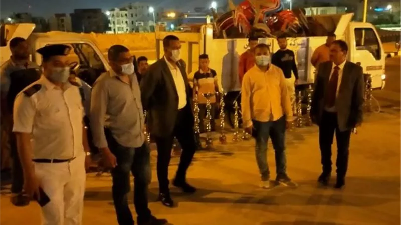 جهاز الشروق يضرب بقوة المقاهى المخالفة ويحرر17 محضر ويضبط 50 شيشة فى حملة ليلية.. بالفيديو