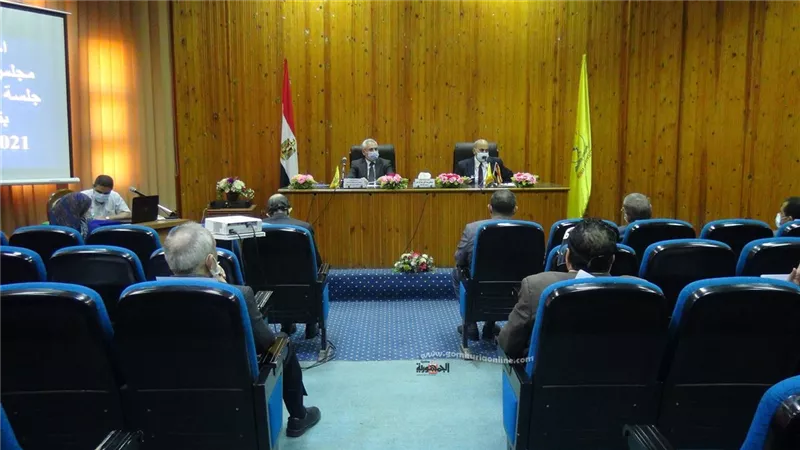 مجلس جامعة المنيا: تطبيق الكتاب الجامعي الإلكتروني العام القادم