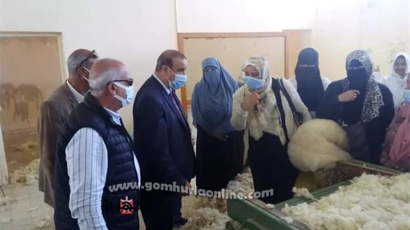 بدء فعاليات التدريب العملي لطالبات أول فصل للمشغولات اليدوية البدوية بمطروح