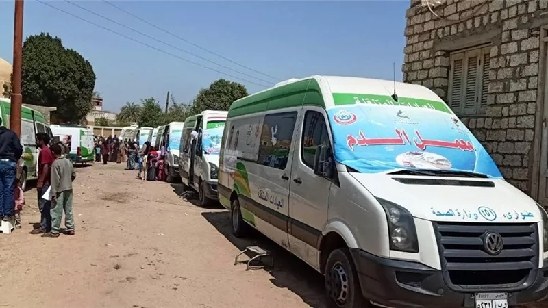 محافظ المنيا : فحص وعلاج 1310 مريضا بقرية المطاهرة بابو قرقاص