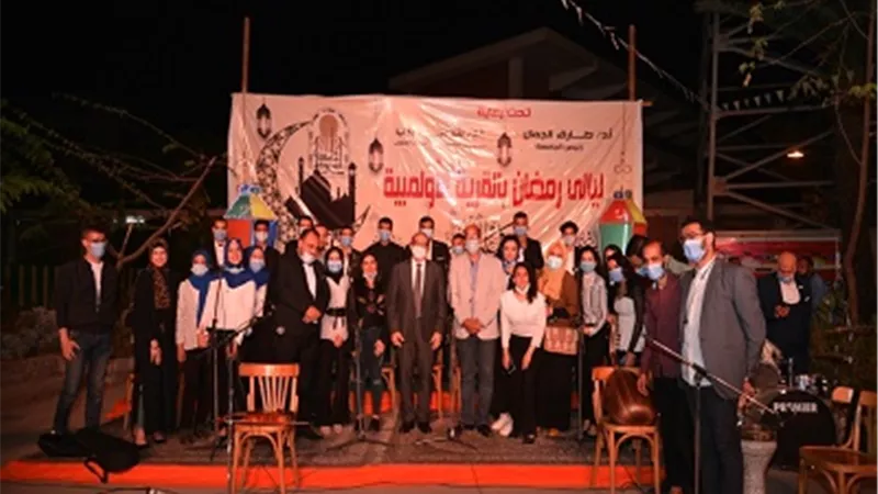 رئيس جامعة أسيوط يشهد أحد وقائع برنامج ليالي رمضان في القرية الاولمبية