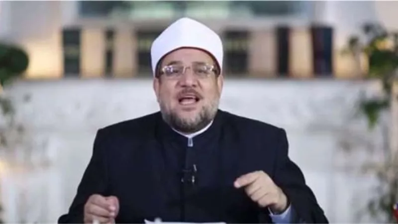 وزير الأوقاف يهنئ البابا تواضروس وجميع الكنائس والطوائف المسيحية بعيد القيامة