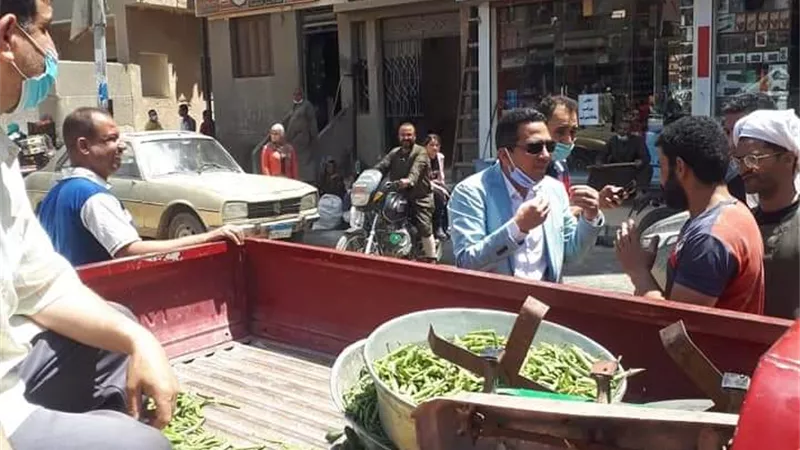 فض تجمعات الباعة الجائلين بسمالوط