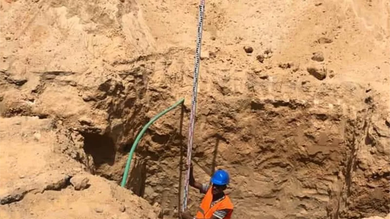 البدء فى تنفيذ مشروع الصرف الصحى بقرية الاقدام بتكلفة 20 مليون جنيه