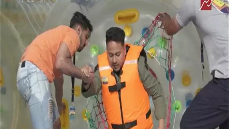رامز جلال يضرب كريم عفيفى بالبندقية