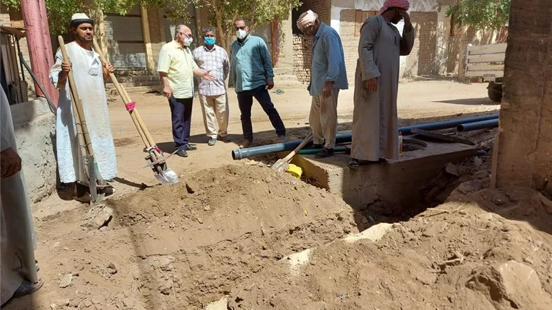 رئيس مركز إسنا جنوب الأقصر يتفقد عدد من مشروعات حياة كريمة