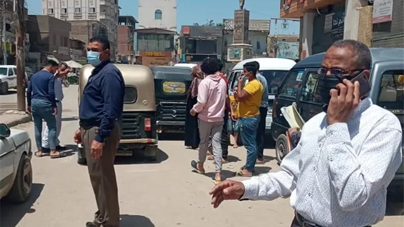 حملة علي وسائل المواصلات للتأكد من الإجراءات الإحترازية بالخانكة