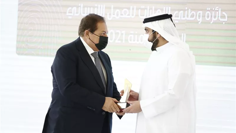 مؤسسة محمد بن راشد آل مكتوم للمعرفة تُكرم أبوالعينين لجهوده في تنمية المجتمع ودعم مكافحة فيروس كورونا