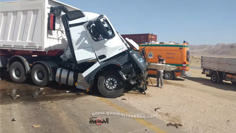 مصرع وإصابة شخصان فى انقلاب سيارة نقل بالسويس