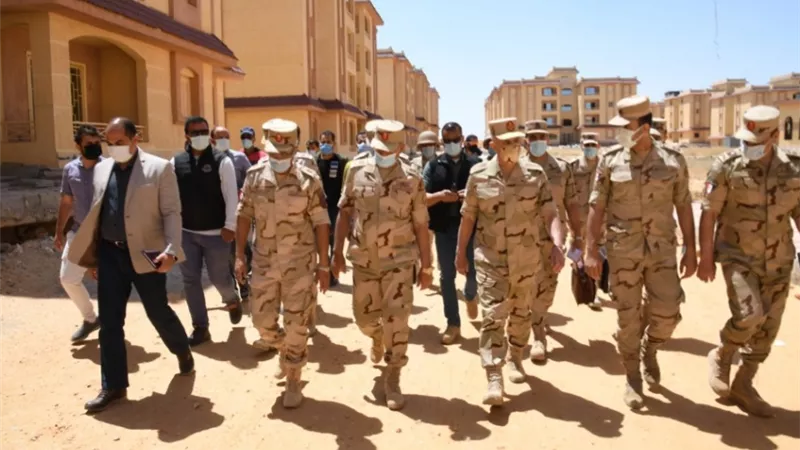 رئيس أركان حرب القوات المسلحة يتفقد الحالة الأمنية ويلتقى رجال القوات المسلحة بشمال سيناء