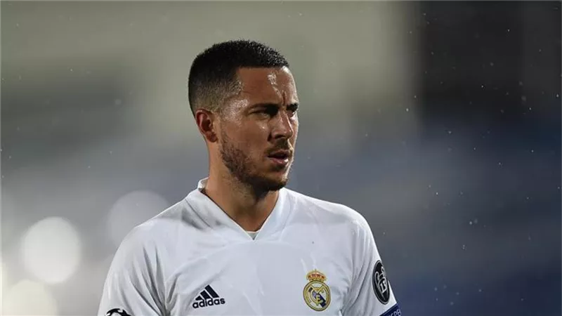 نجم تشيلسي يفتح النار على هازارد