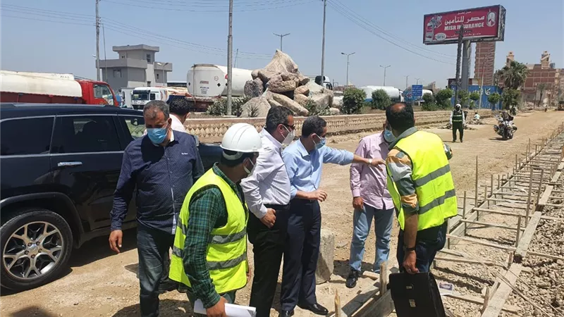 محافظ الغربية يتفقد أعمال الرصف بطنطا -صور