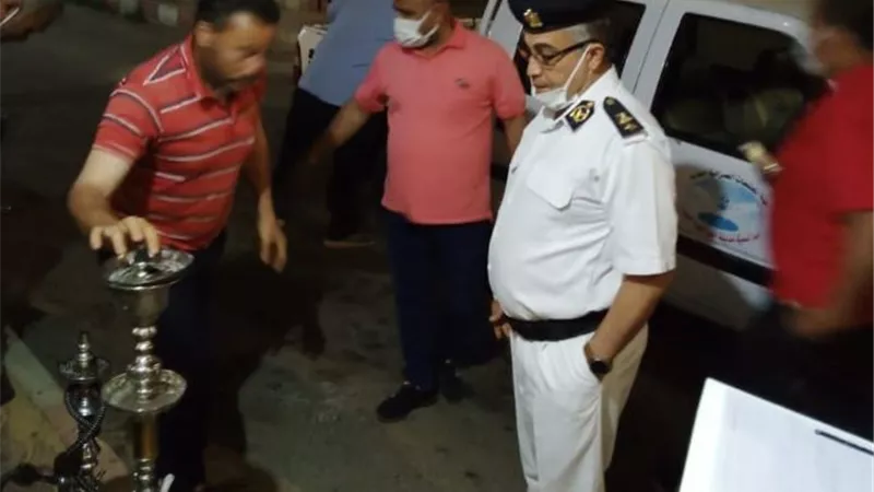 جهاز الصالحية الجديدة يشن حملة ليلية مكبرة ويحرر9 محضر ويصادر 153 شيشة.. بالصور