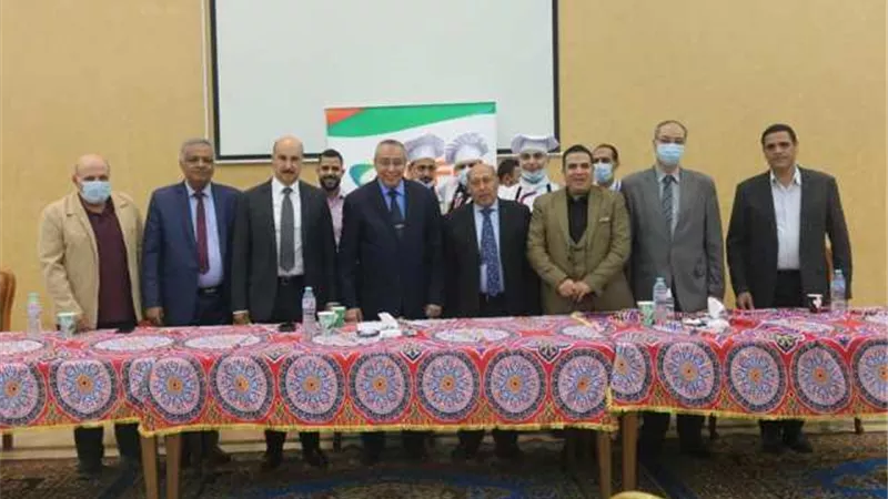 حلوان للأسمدة تكرم 2 من قياداتها لبلوغهم سن المعاش
