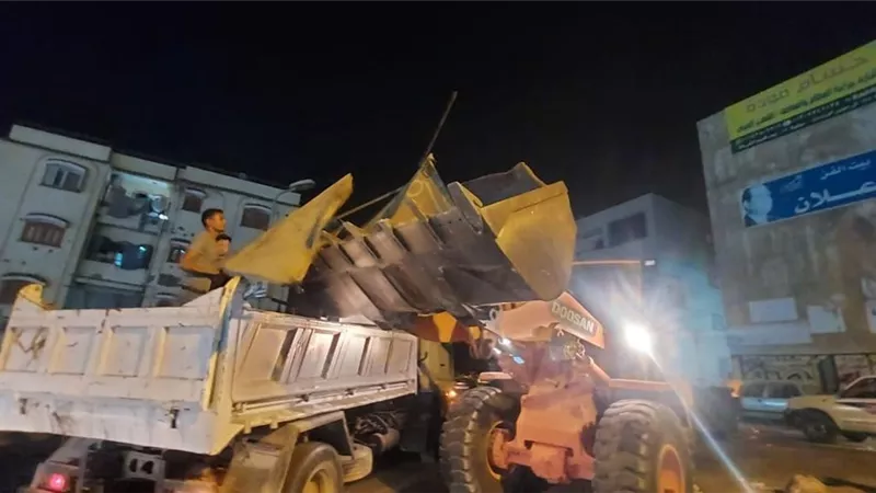 جهاز مدينة العبور ينفذ حملة مسائية لمواجهة ظاهرة الباعة الجائلين