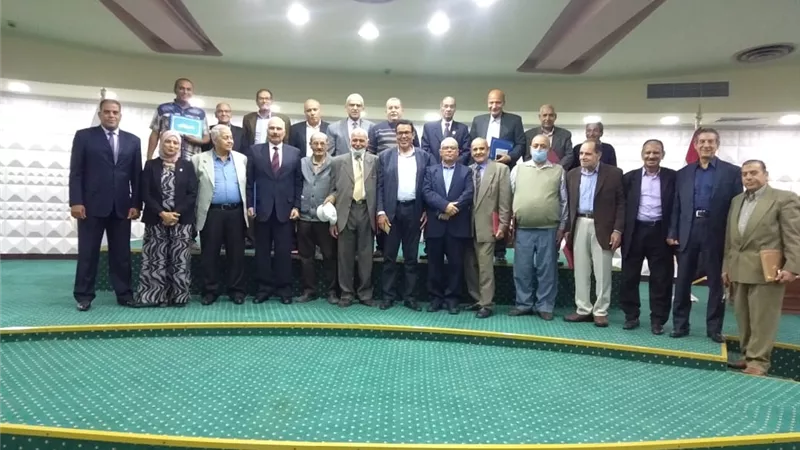 بمناسبة بدء الاحتفال بعيد العمال: نقابة النسيج تكرم قدامي النقابيين